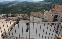 Original condition 1900s, stone town house with 3 bedrooms, sun terrace, in a fantastic, typical Italian town  18