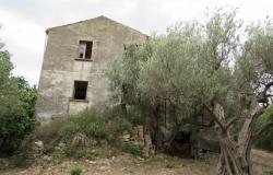 5 Hectares and 300sqm ruin in central Italy