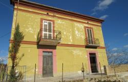 Detached, habitable farmhouse of 260sqm with 2 outbuildings, 15,000sqm of land 4 bedrooms and fantastic sea and mountain views. 6