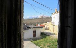 Brick town house, in original condition from the 1900s with 2 beds and mountain views. 6