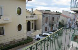 Renovated town house, in the center of the village, 7km to the beach, 130sqm, 3 bedrooms, garden. 7