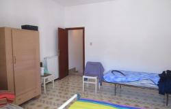 Finished first floor apartment with 3 bedrooms, in a lively, typical Italian town with cellar on the ground floor. 12