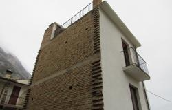 Finished, town house with 2 spacious terraces, garage and open views and 2 bedrooms in the Abruzzo pasta valley. 5