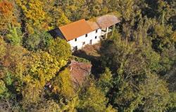 FARMHOUSE FOR SALE IN LANGHE AREA