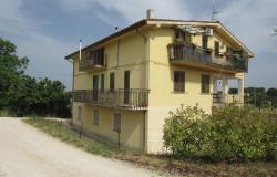 Finished, 3 bedroom countryside apartment of 120sqm in a scenic position between Lanciano and Castel Frentano with no stairs. 0