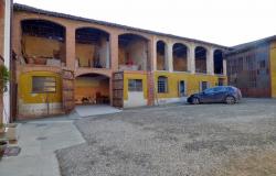 B&amp;amp;B for sale in Monferrato area with land