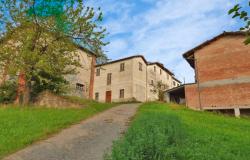 Farm houses with land in south Piedmont - VCF002