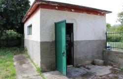 Historic country house with stone walls and garden and garage, original tiles from the 50s and seems solid and dry  14