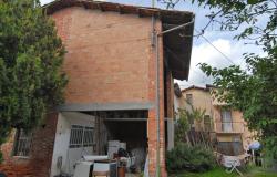 In a Hamlet, Country House with Land and a Portico Convertible into Habitation - CLV022