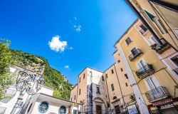 Luxury Newly Renovated 2 Bed Italian Palazzo Apartment  - Palazzo Maratea 20