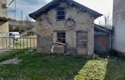 farmhouse with 10 ha of land