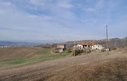 farmhouse with 10 ha of land