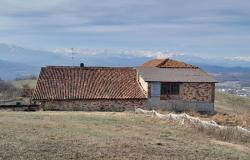 farmhouse with 10 ha of land