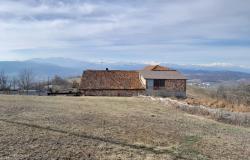 farmhouse with 10 ha of land