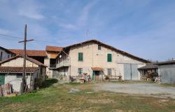 farmhouse with 10 ha of land