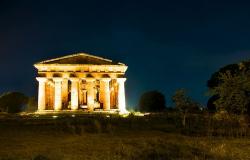 Paestum at night