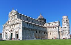 ferris wheel next to Leaning Tower of Pisa