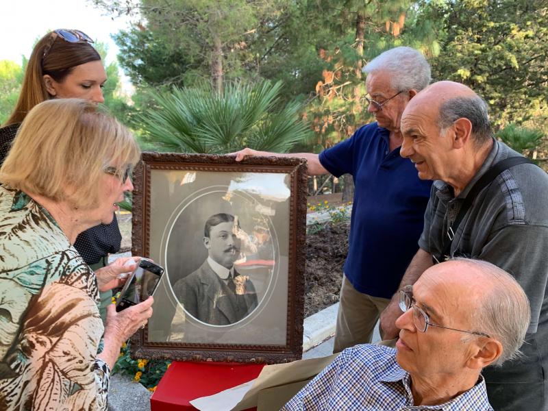 People watching a photo of ancestor 