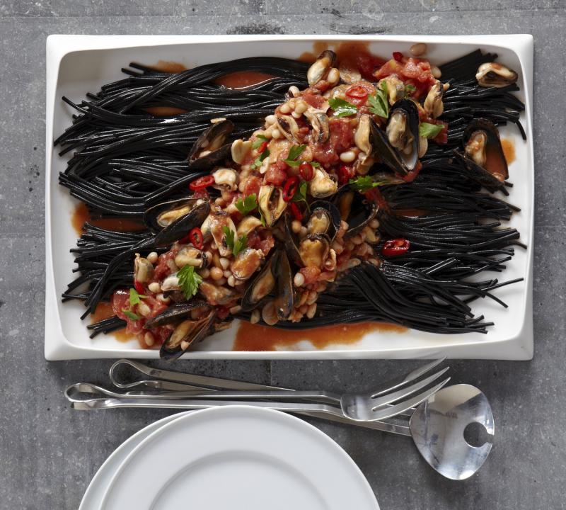 black pasta with mussels