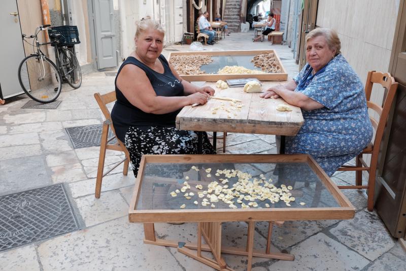 pasta ladies 