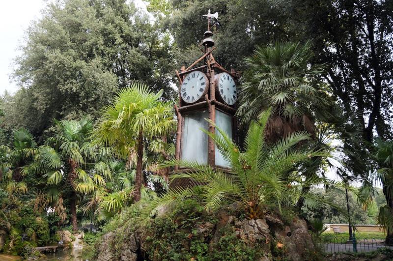 clock at Villa Borghese