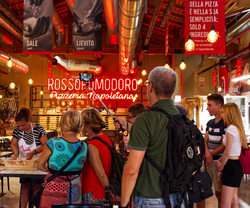 A lesson on pizza making at FICO Eataly World / Photo: Claudio Caridi via Shutterstock