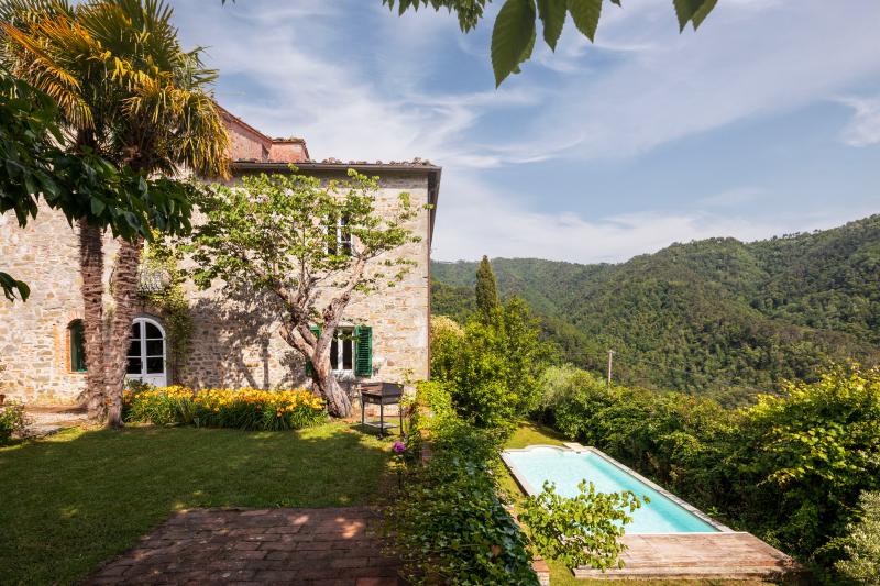 The “Under the Tuscan Sun” dream requires some logistics, but Kitchen Table Travel Co have recruited the help of two Italian real estate attorneys to shine light on the process. Credit: Alexandre Zveiger via Shutterstock