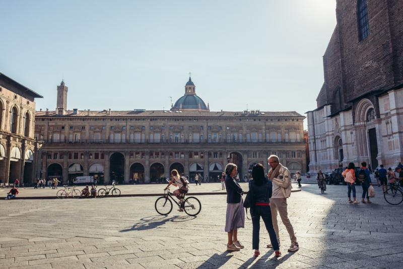 Cycling in Bologna Piazza MAggiore