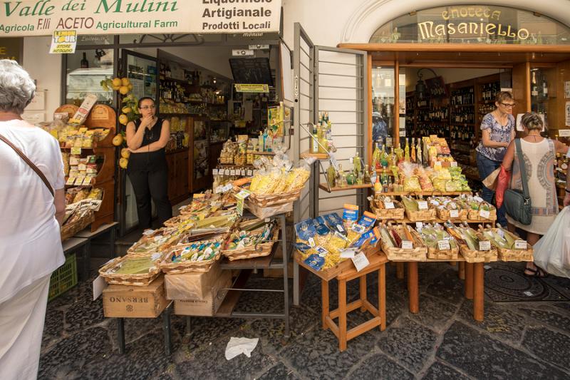 Our Guide to Buying Limoncello from the Amalfi Coast