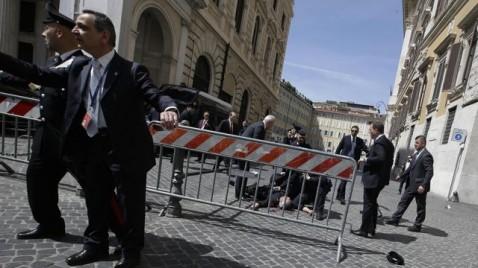 Man Takes Shots at Politicians in Rome Injuring Two Carabinieri