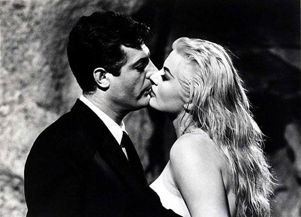 Marcello Mastroianni kisses Anita Ekberg 