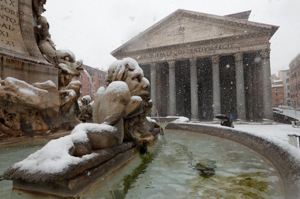 snow in Rome