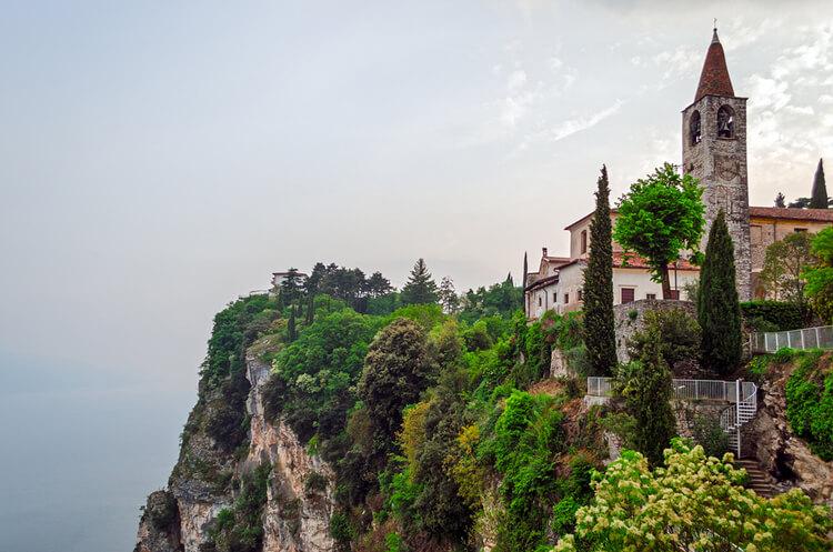 romantic lakeside destinations in Italy